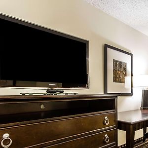 Queen Suite Two Queen Beds Smoking